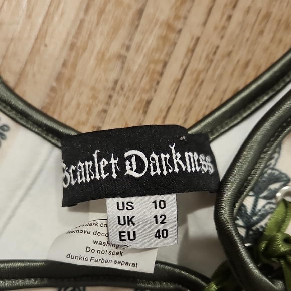 Scarlet Darkness Fairy Sage Green Floral Print Corset Top - Picture 2 of 4